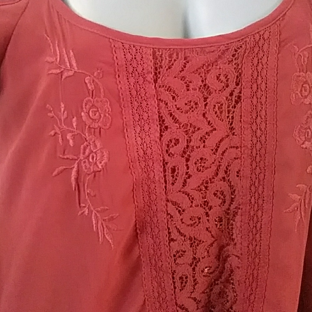 Beautiful summer top - Picture 2 of 4